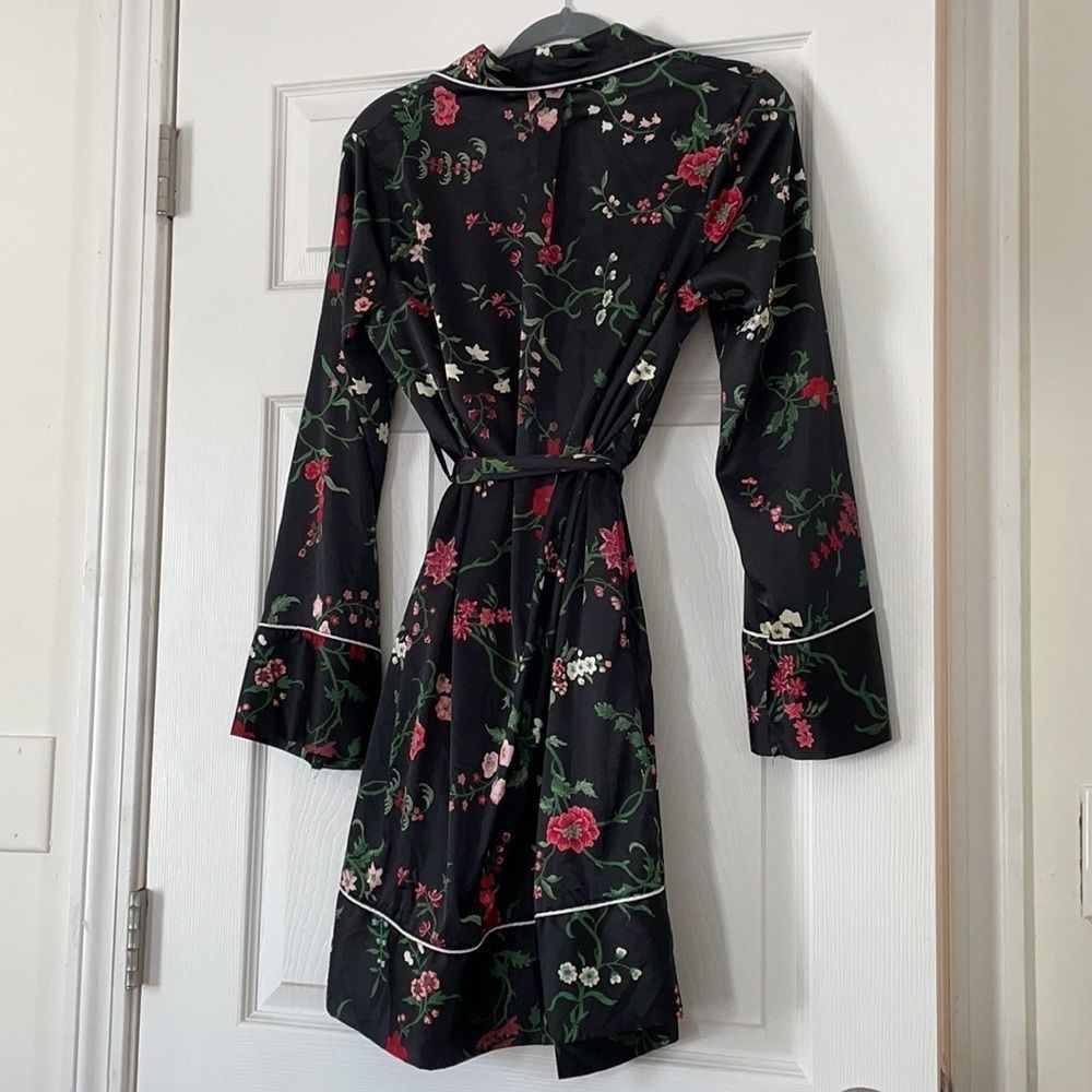 🌴🌴🌴Floral Robe - Picture 3 of 3